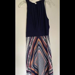 Cute maxi dress perfect for going out on a date or for getting a date!